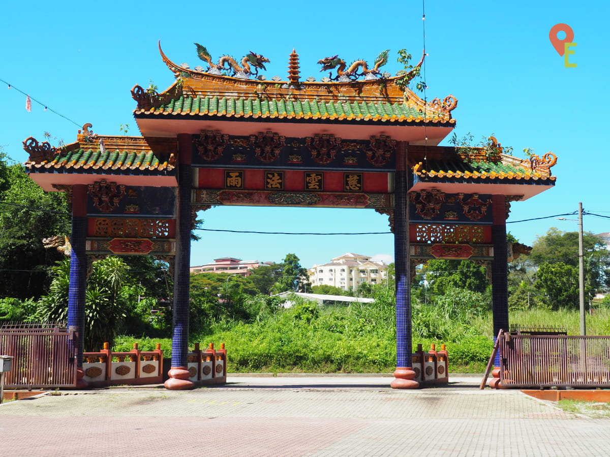 Arch Seen From The Visitor Carpark Of Nam Thean Tong Temple