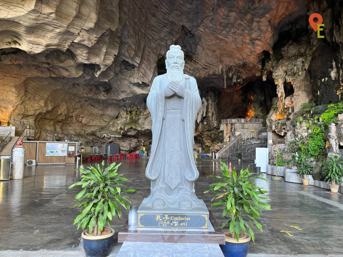 Confucius Statue At The Entrance Of Kek Look Tong