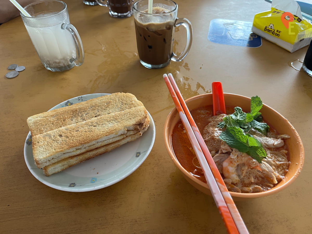 Curry Mee And Kaya Toast At Ah Chow Coffee Shop