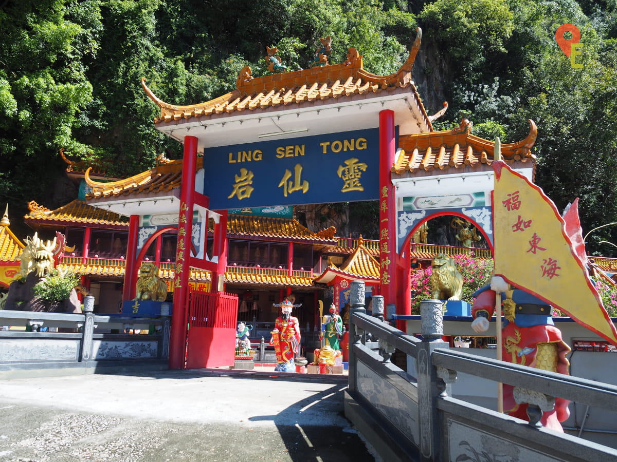 Entrance Of Ling Sen Tong Temple