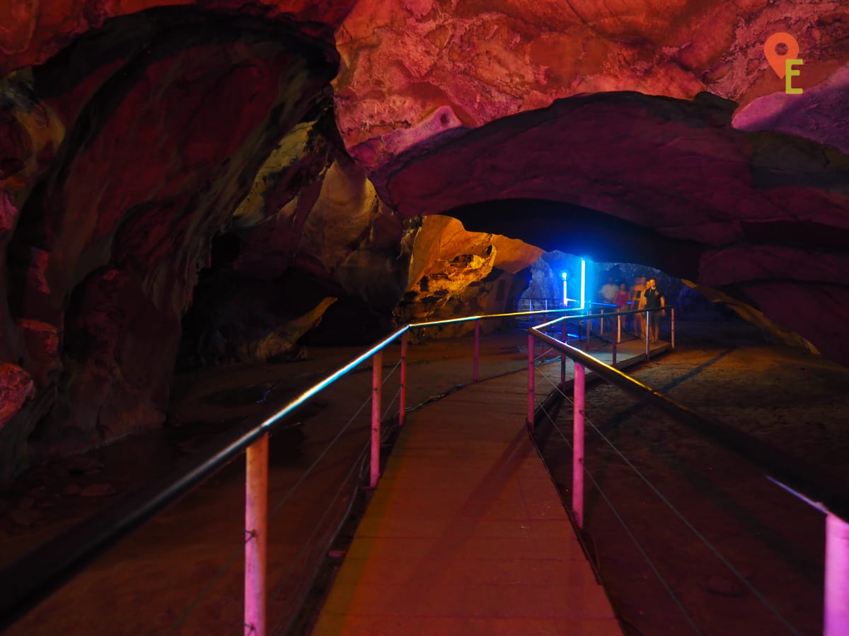 Entrance Of The Wind Tunnel (Platform 4) At Gua Tempurung