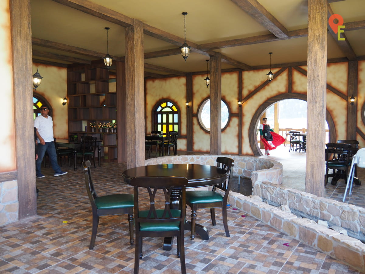 Hilltop Restaurant At Hobbitoon Village
