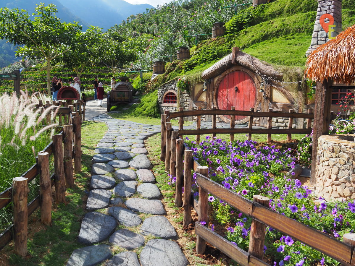 Hobbit House With A Pretty Garden At Hobbitoon Village, Perak