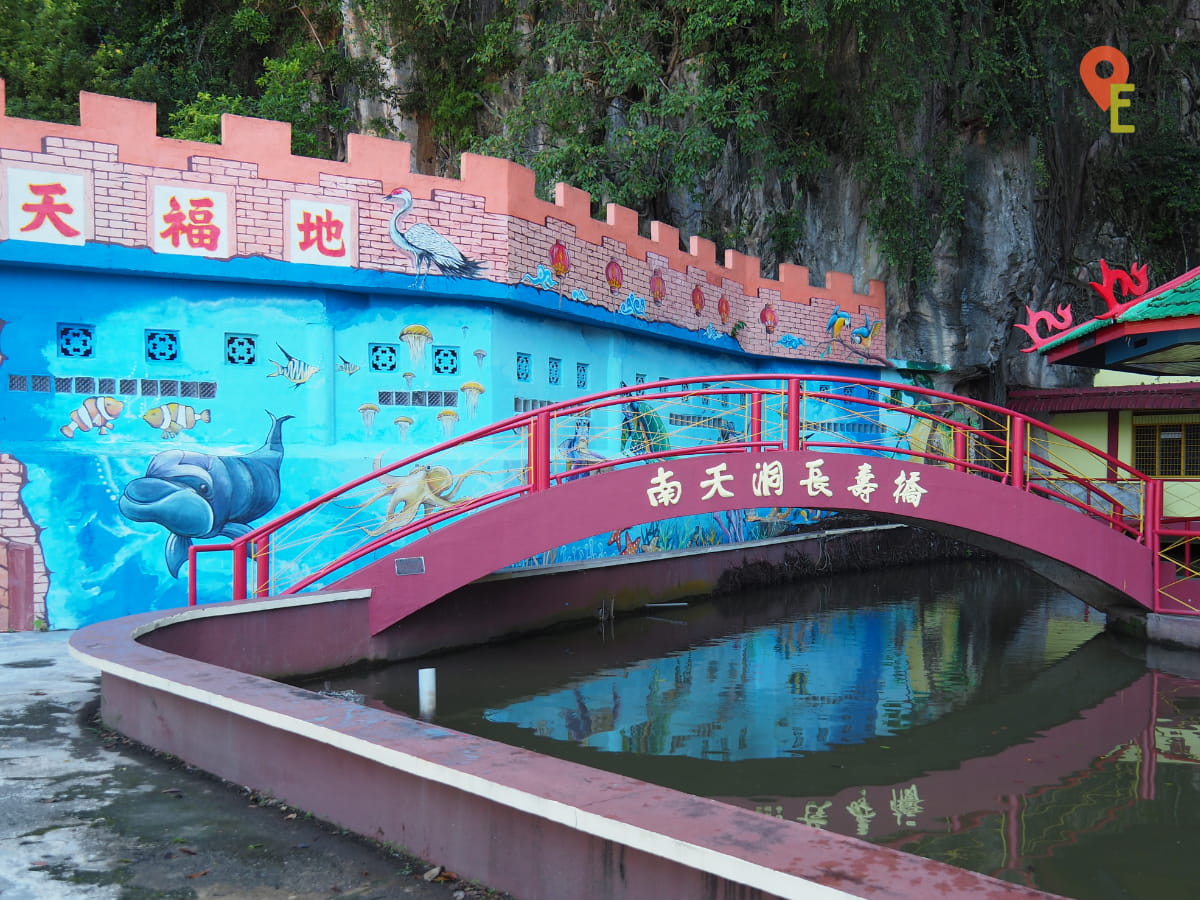 Ocean Mural At Nam Thean Tong Temple