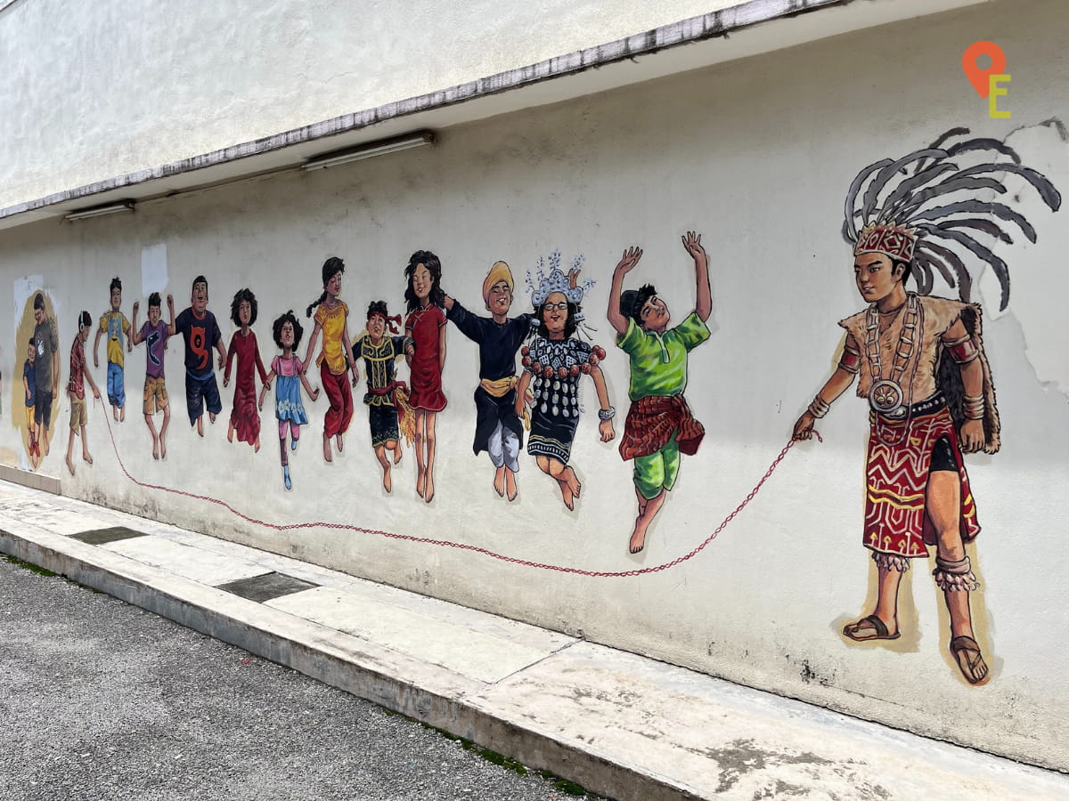 Painting Of Kids Playing In Traditional Dress At Mural Art's Lane In Ipoh