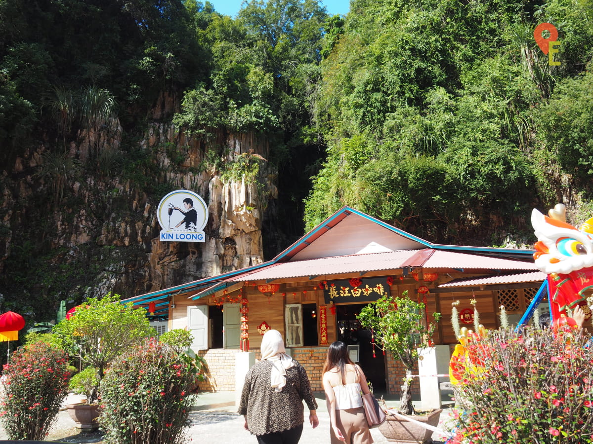 Visitors Headed To Kin Loong Valley Chang Jiang White Coffee